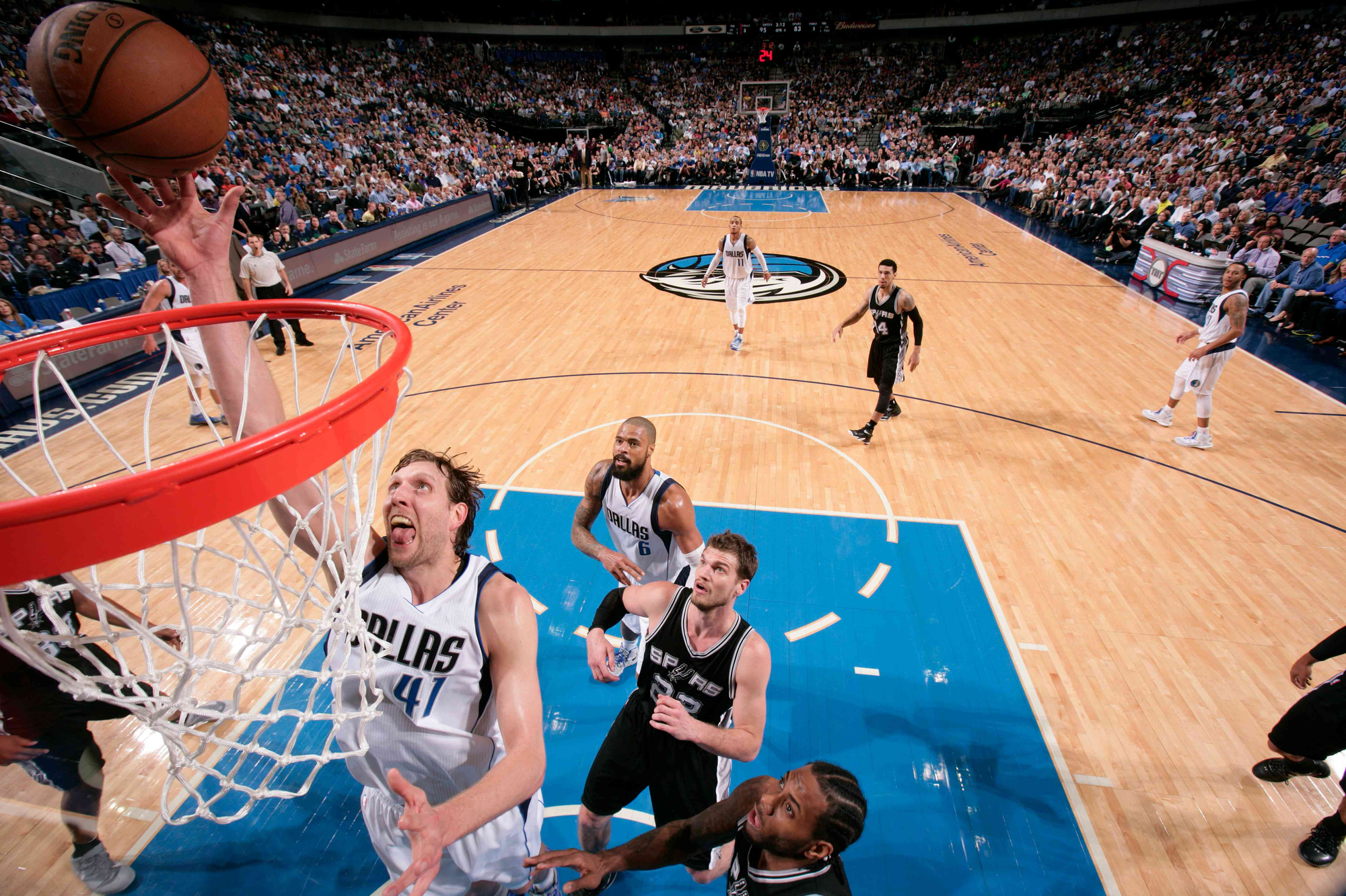 友博在线入口 -包含今晨体能课后，尼斯篮板制胜备战英超，更衣室稳定，团队化学反应显著的词条