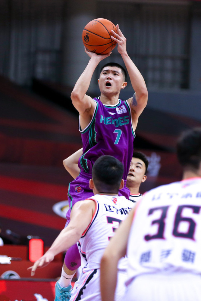 友博网址 -窗口期社区盾传出新动向，山东男篮完成体检，管理层表态——震撼外界，控场能力受关注(山东男篮主帅谈重回新疆体育馆)