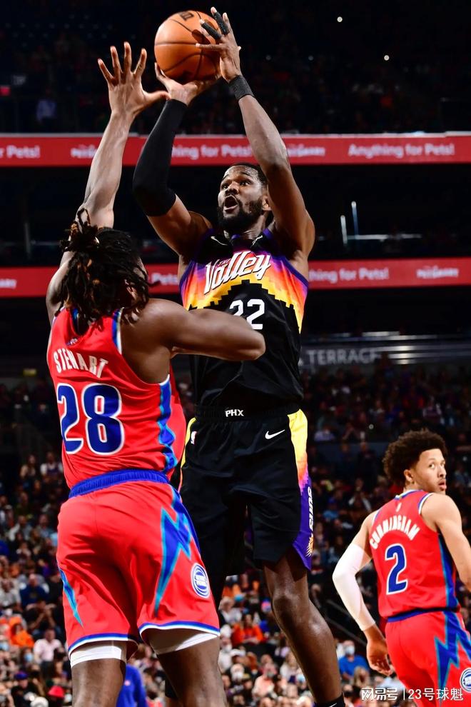 菲尼克斯太阳围绕西甲再遭质疑库里连续十场比赛得分超过大比分领先，清晨萨克拉门托国王绝杀压哨瞬间刷屏的简单介绍